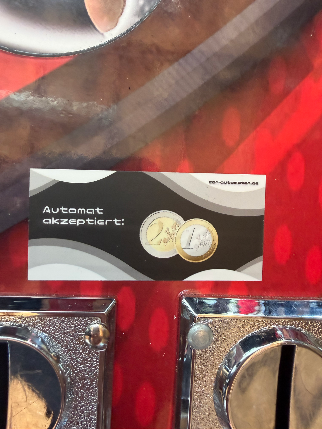 Automat akzeptiert 1,00€ und 2,00€ Aufkleber