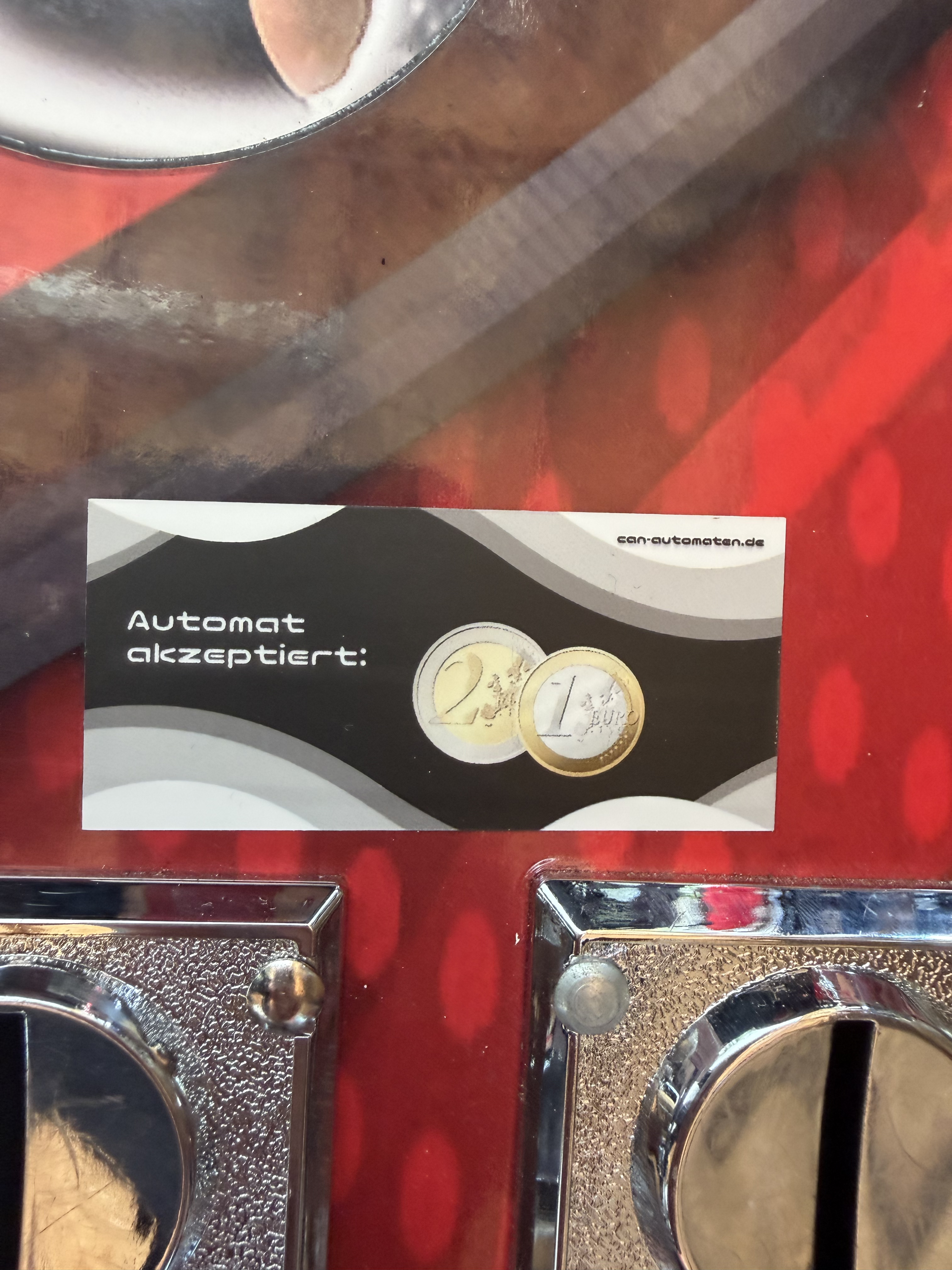 Automat akzeptiert 1,00€ und 2,00€ Aufkleber